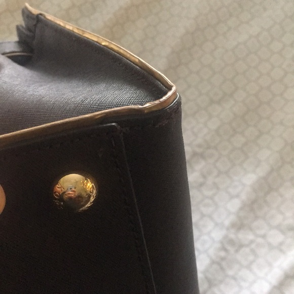 CLOSET CLEAR OUT Micheal Kors purse - Picture 7 of 8